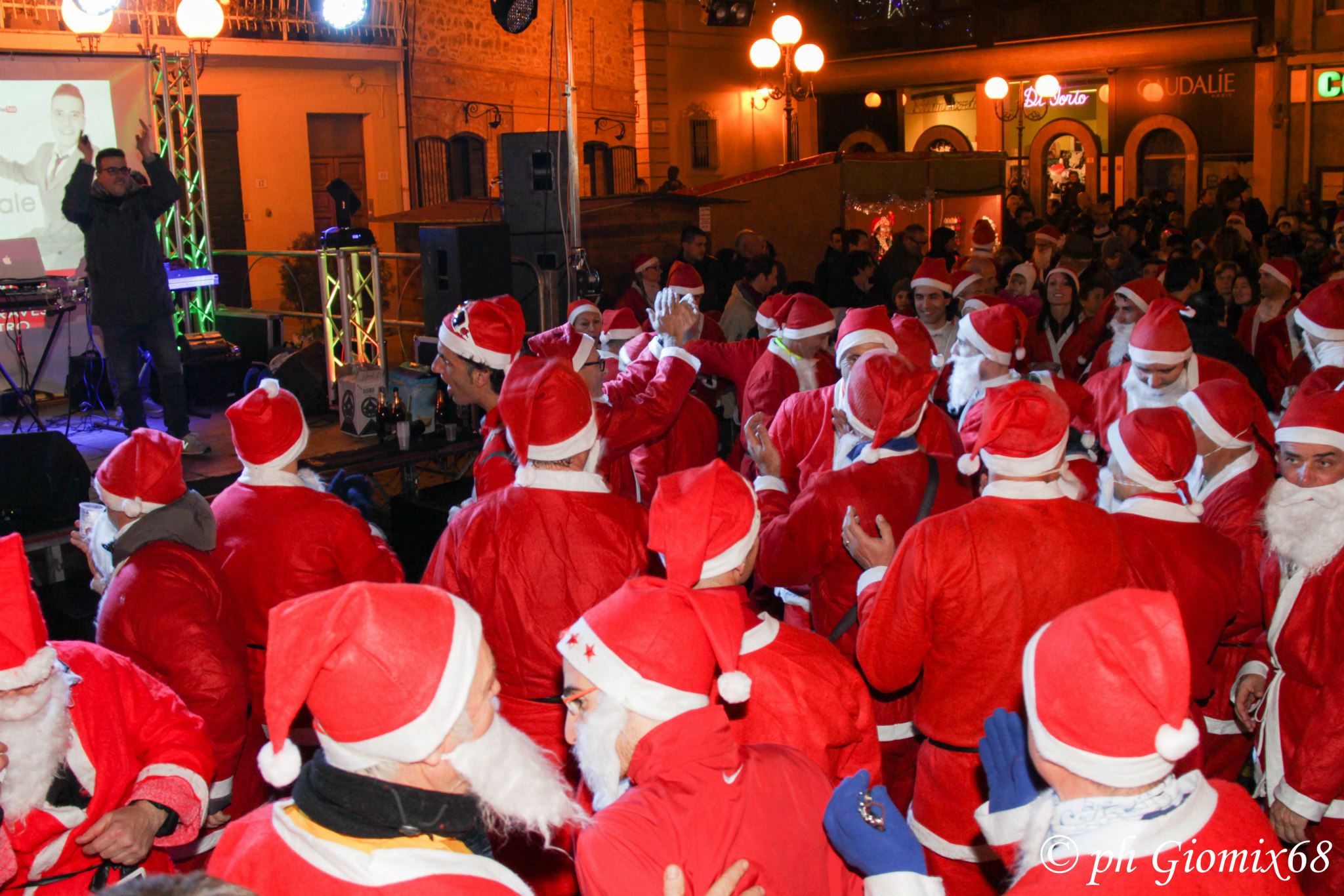 La corsa dei Babbo Natale 2012 San Salvo ..il Dopo corsa.